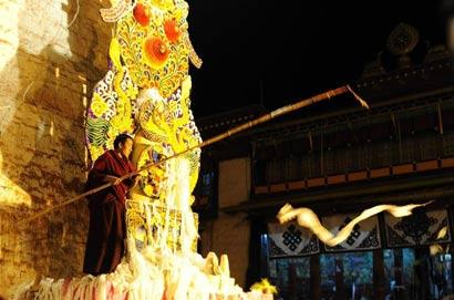 強(qiáng)巴林寺酥油花是國家級(jí)非物質(zhì)文化遺產(chǎn)