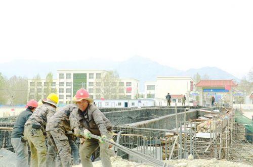 仙足島生態(tài)路大橋施工現(xiàn)場(chǎng)。