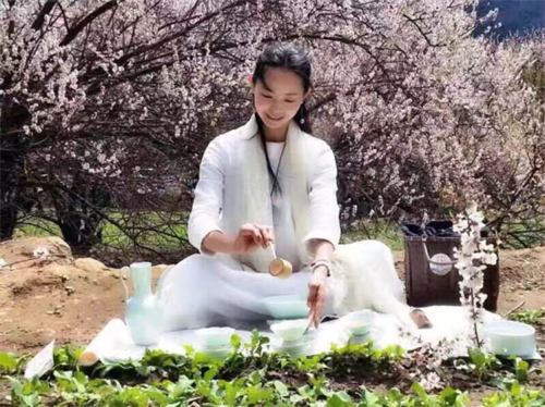 見證一樹桃花的綻放，與十里桃花的不期而遇，也許這將是你在米林過藏歷新年的最驚喜奇遇。