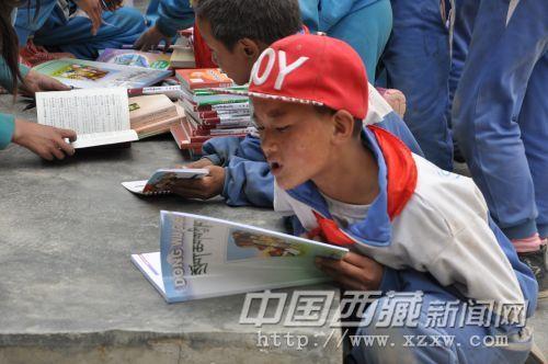 書(shū)中的故事真精彩。記者 郭翠雯 拍攝