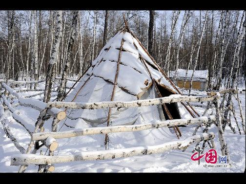 曾經鄂溫克人居住的“撮羅子”，在冬天被當做了倉房。天高攝影