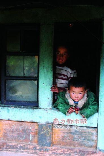 次仁多布杰的兩個(gè)孫子。
