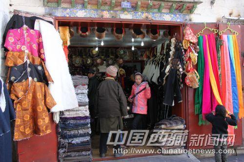 其米夏巷里有很多這種的雜貨店。