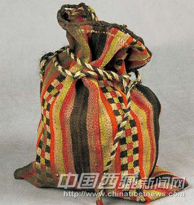 西藏手工編織口袋，顏色艷麗。