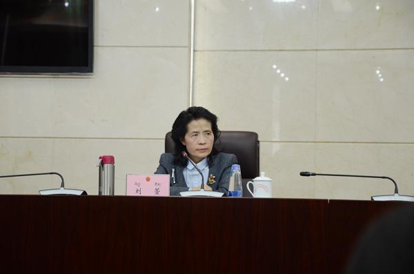 西藏自治區(qū)人民政府副秘書長、新聞發(fā)言人 劉萱.jpg