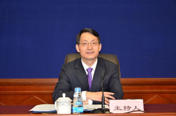 圖為主持人：西藏自治區(qū)黨委宣傳部副部長 唐獻文.jpg