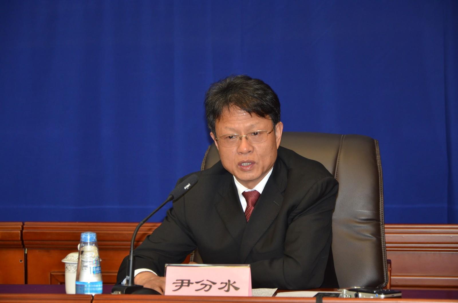 圖為發(fā)言人：自治區(qū)扶貧辦黨組副書記、主任，自治區(qū)脫貧攻堅指揮部辦公室主任 尹分水.JPG