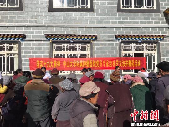 廣東省第三批組團(tuán)式醫(yī)療援藏隊(duì)員、林芝市人民醫(yī)院內(nèi)科副主任黎建軍介紹，林芝市現(xiàn)在有條件開展早期的腫瘤篩查診治?！垖?攝