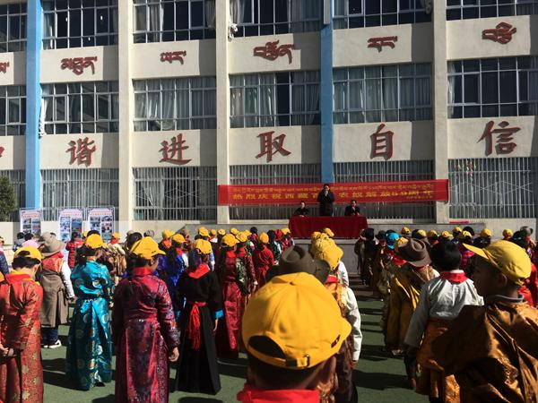 校長巴桑羅布在活動總結(jié)中勉勵全體同學：熱愛祖國，不忘歷史，珍惜現(xiàn)在，好好學習，做一名合格的社會主義接班人。.JPG
