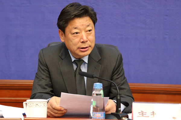 主持人：區(qū)黨委宣傳部巡視員、政府新聞辦主任晉美旺措.jpg