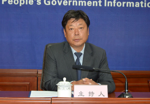 主持人：區(qū)黨委宣傳部巡視員、區(qū)政府新聞辦主任 晉美旺措.JPG