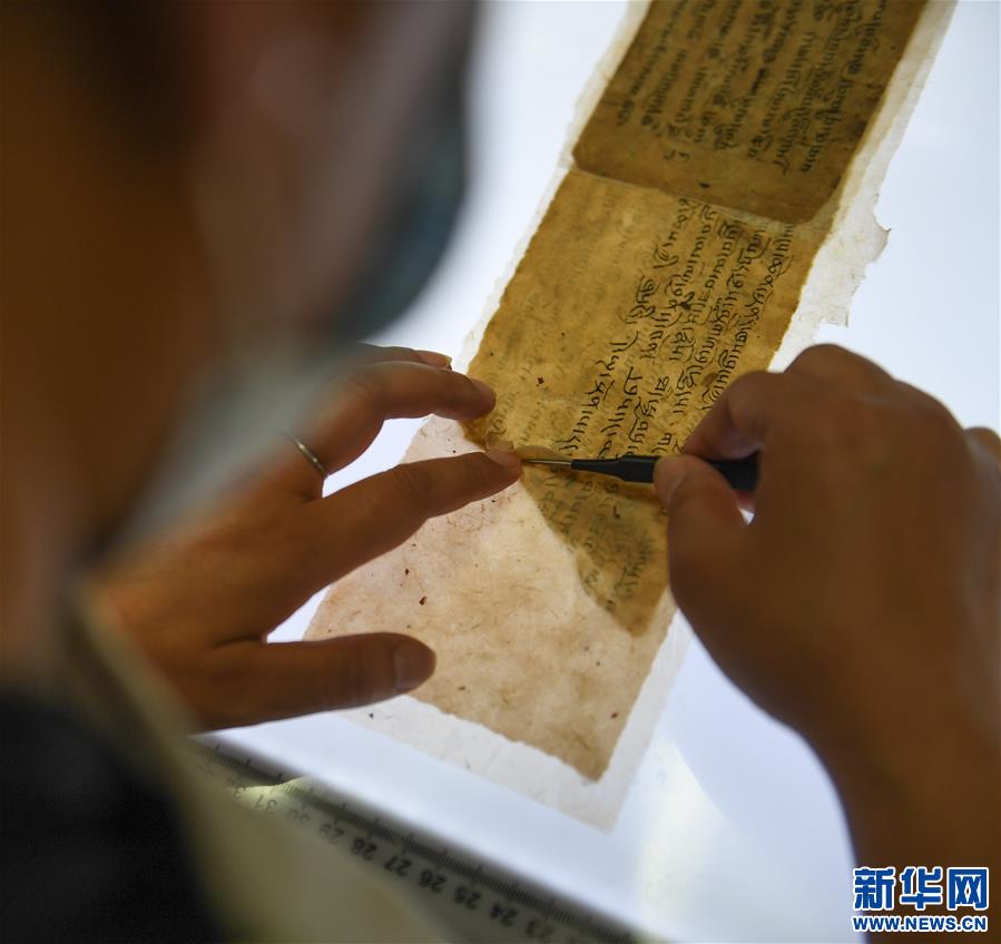 （文化）（2）西藏修復(fù)3000余頁珍貴瀕危古籍文獻(xiàn)