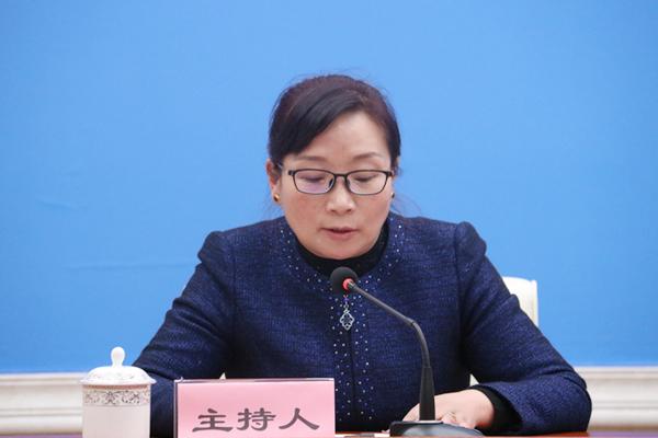 主持人：區(qū)黨委宣傳部副部長、區(qū)政府新聞辦主任 德吉卓嘎.jpg