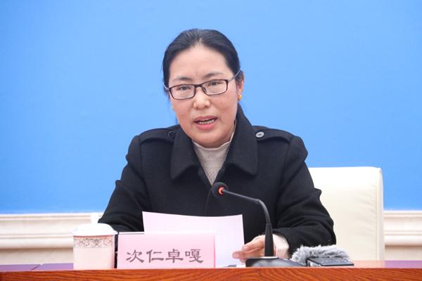 新聞發(fā)言人：拉薩市應對新型冠狀肺炎疫情工作領導小組成員、拉薩市市場監(jiān)督管理局局長 次仁卓嘎.jpg