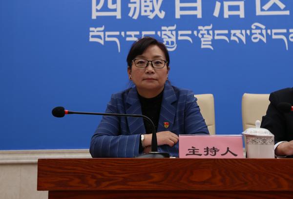 主持人：區(qū)黨委宣傳部副部長、區(qū)政府新聞辦主任  德吉卓嘎.jpg