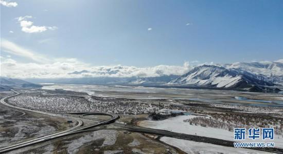 （美麗中國(guó)）（6）西藏：雅江雪景美如畫