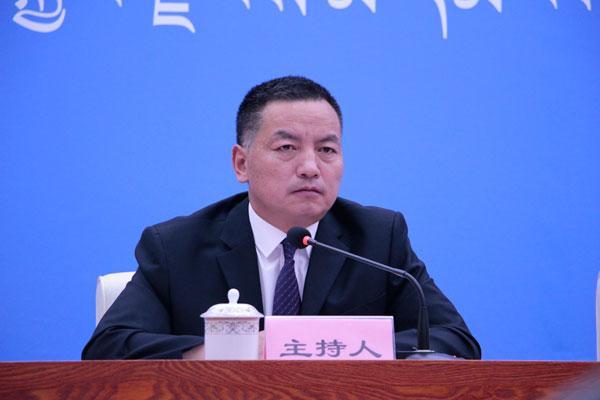 主持人：西藏自治區(qū)黨委宣傳部對(duì)外傳播處處長楊洪森.jpg