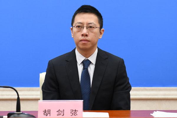 新聞發(fā)言人：慶祝昌都解放70周年籌備領(lǐng)導(dǎo)小組成員、昌都市委副秘書長 胡劍弦.jpg
