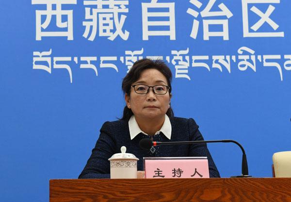 主持人：區(qū)黨委宣傳部副主任、政府新聞辦主任 德吉卓嘎.jpg