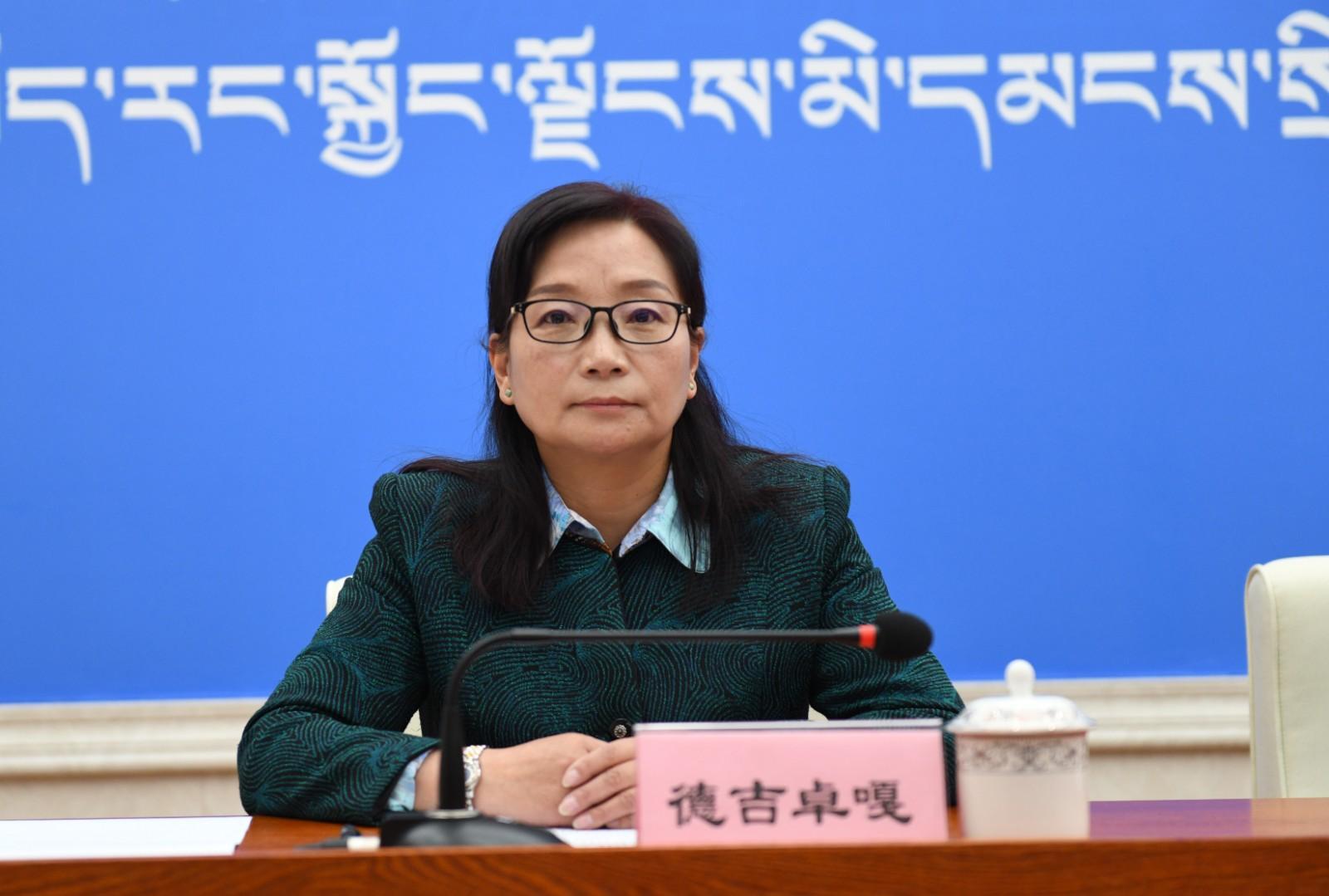 主持人：西藏自治區(qū)黨委宣傳部副部長、政府新聞辦主任 德吉卓嘎.JPG