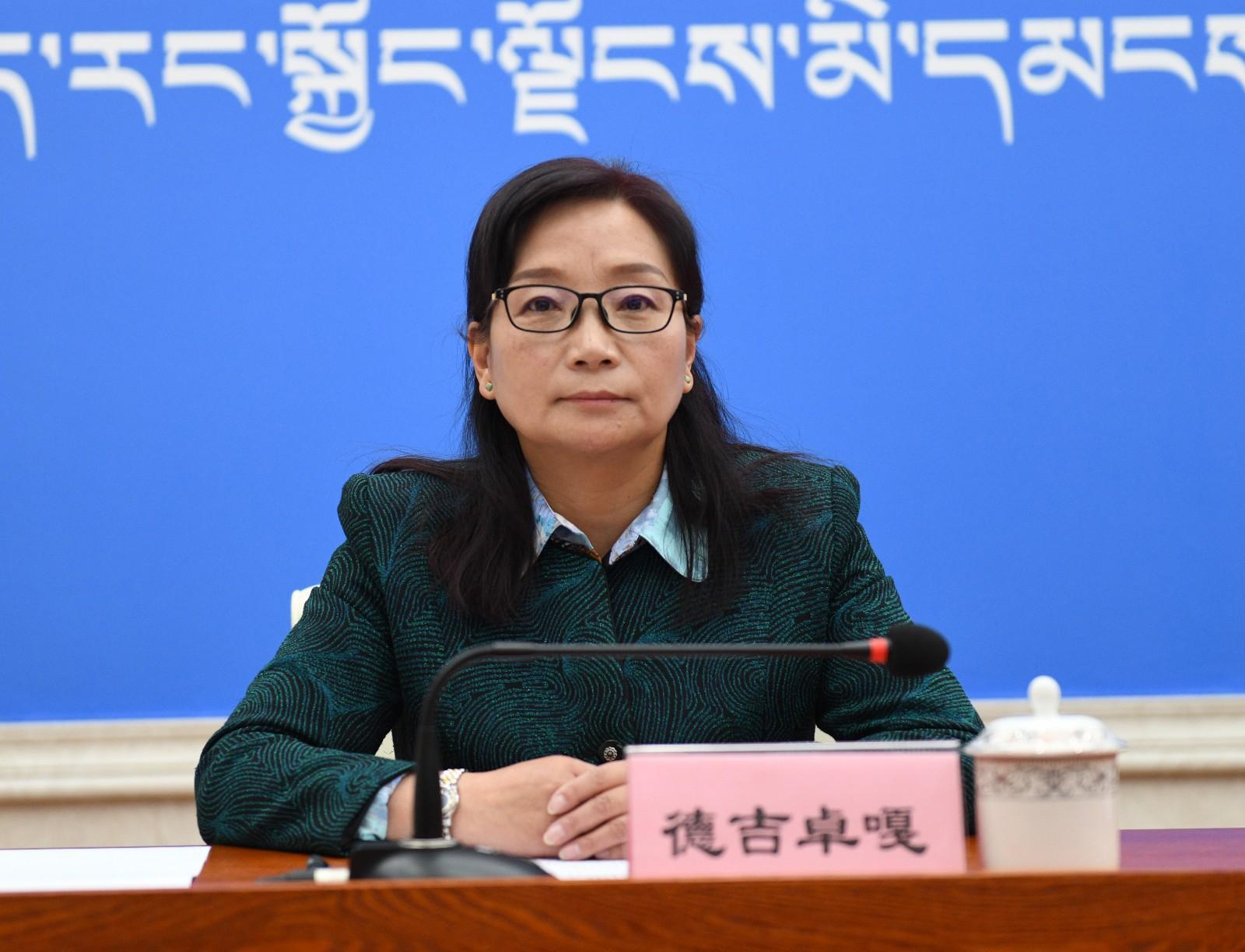 主持人：西藏自治區(qū)黨委宣傳部副部長、政府新聞辦主任 德吉卓嘎.JPG
