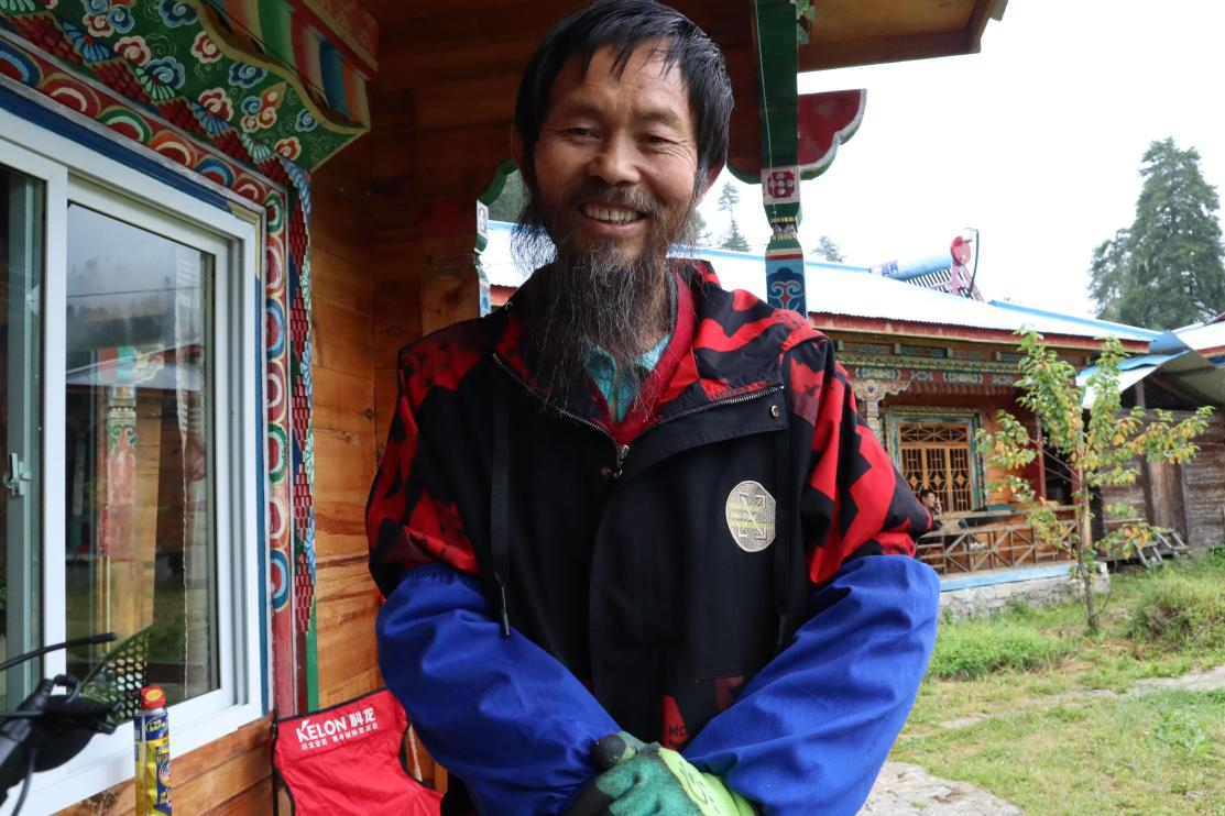 （來自廣東佛山的藝術(shù)家李先生 央視網(wǎng)記者 王靜遠 攝）