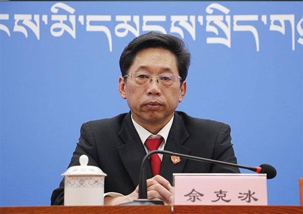圖為發(fā)言人：自治區(qū)高級(jí)人民法院黨組成員、副院長(zhǎng) 佘克冰.jpg