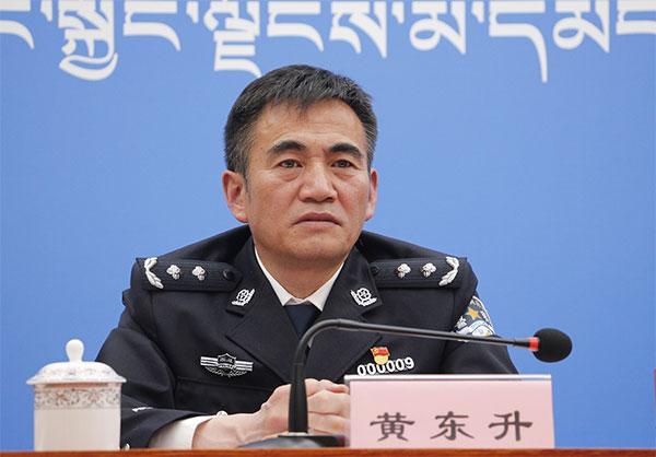 圖為發(fā)言人：自治區(qū)公安廳黨委委員、政治部主任 黃東升.jpg