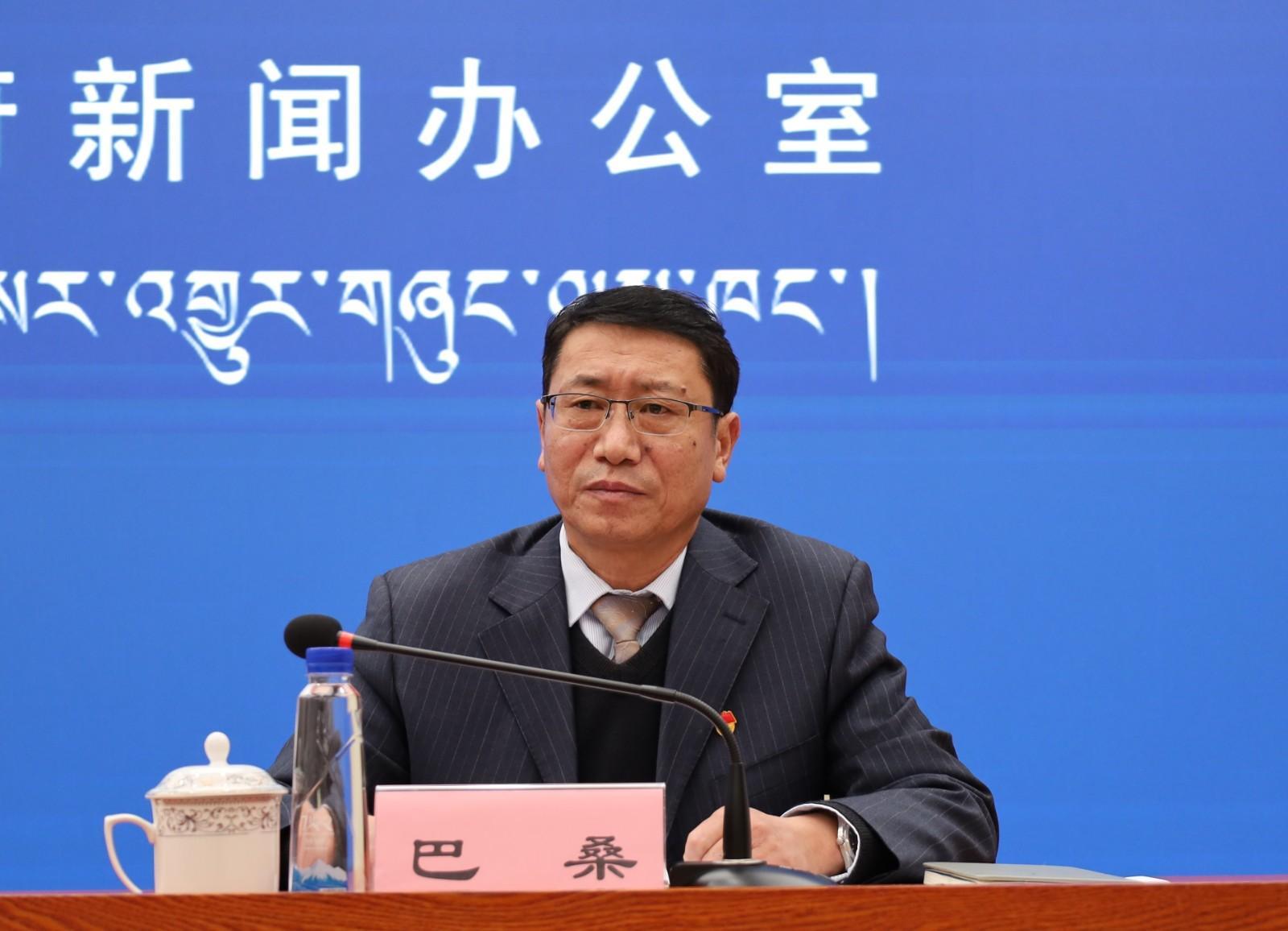 新聞發(fā)言人：國家統(tǒng)計局西藏調查總隊黨組成員、副總隊長 巴桑.JPG