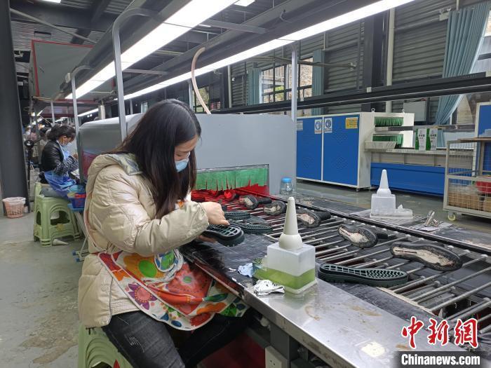 貴州晴?。阂源笪幕懺齑笃放仆诰虼蛟煸鷳B(tài)民族文化