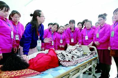 堅持就業(yè)優(yōu)先：夯實(shí)民生之基 增進(jìn)百姓福祉