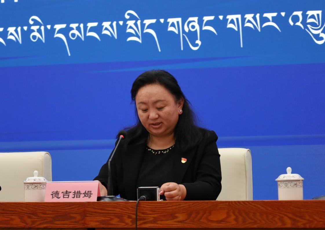 新聞發(fā)言人：區(qū)商務(wù)廳黨組成員、副廳長 德吉措姆.jpg