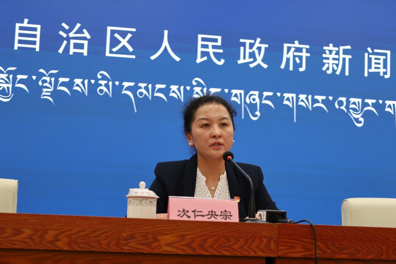 新聞發(fā)言人：區(qū)供銷合作社副主任、一級調(diào)研員 次仁央宗.JPG