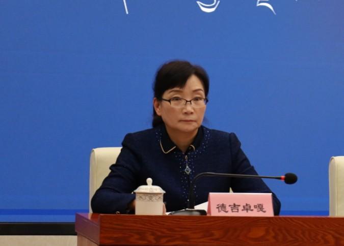 主持人：區(qū)黨委宣傳部副部長、區(qū)政府新聞辦主任 德吉卓嘎.jpg