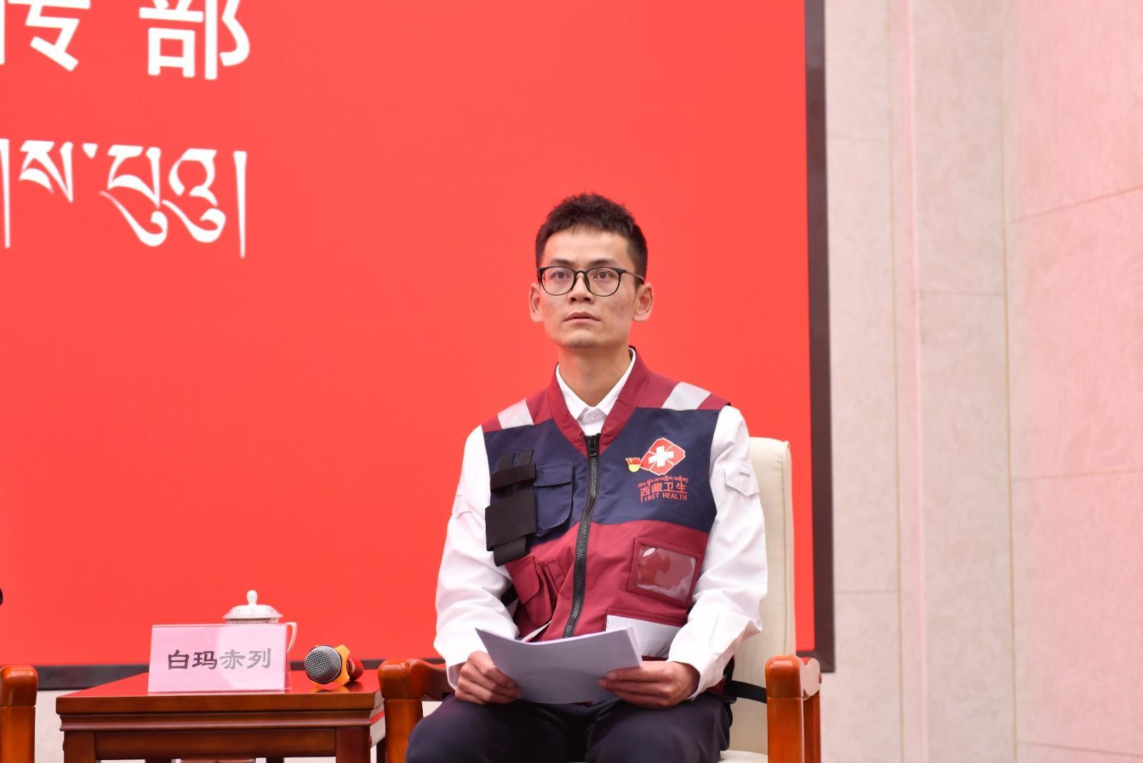 新聞發(fā)言人：自治區(qū)疾病預(yù)防控制中心檢驗(yàn)所初級檢驗(yàn)師白瑪赤列.jpg