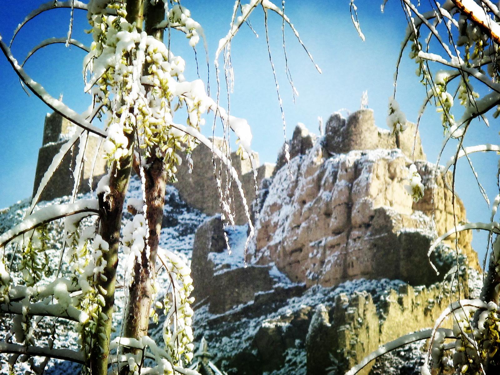 圖4為：雪后的瓊結(jié)青瓦達(dá)孜山，美如一幅水墨畫。.jpg