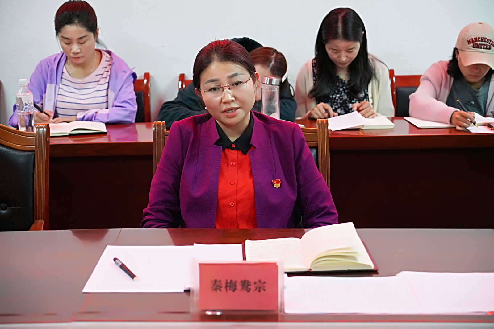 圖為：縣委副書記、人大常委會主任秦梅鴦宗作重要講話。.jpg