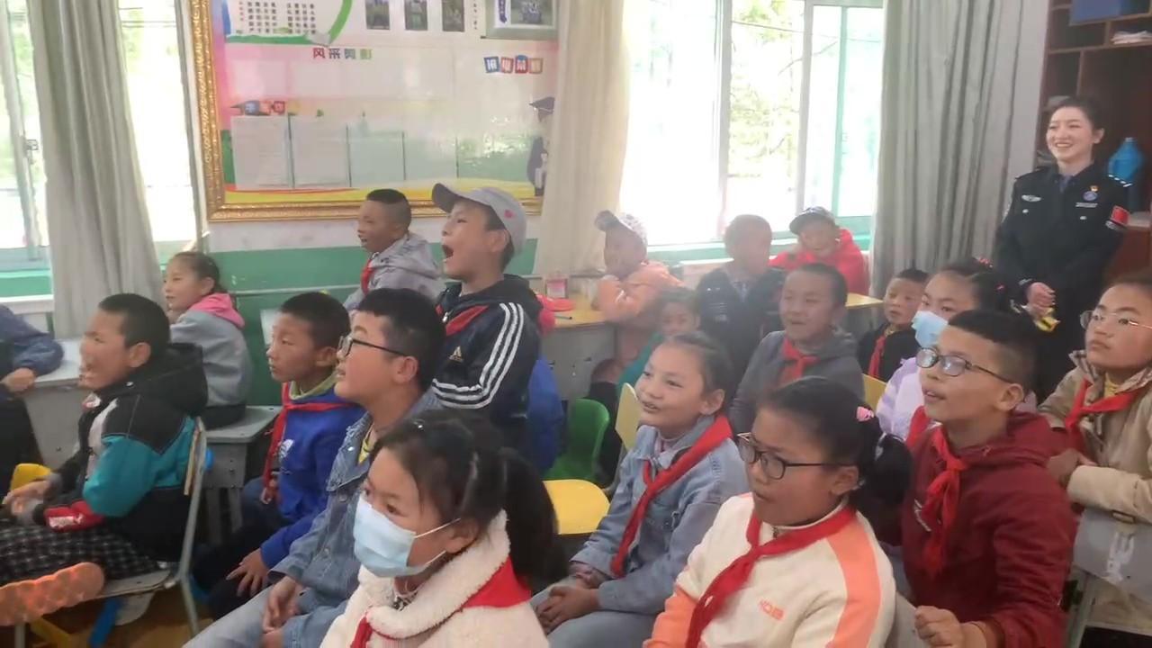 圖為民族團結(jié)進步授課現(xiàn)場。郭賽賽攝.jpg