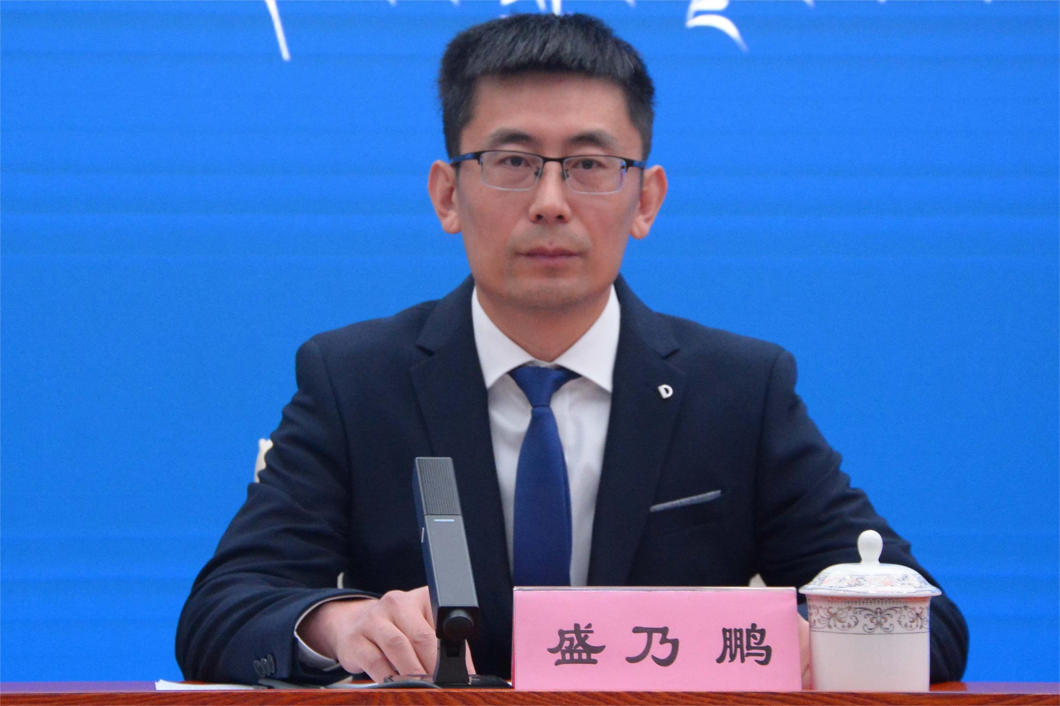 2主持人：區(qū)黨委宣傳部對(duì)外傳播處副處長 盛乃鵬.jpg
